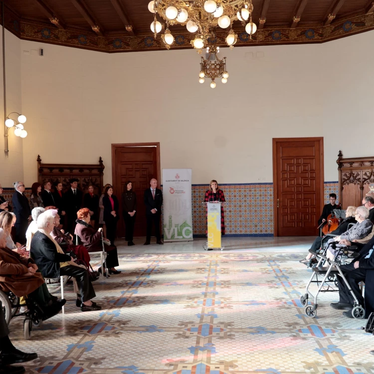 Imagen relacionada de valencia homenaje centenarios semana mayores