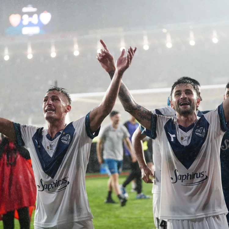 Imagen relacionada de tres equipos luchan por el titulo de la liga profesional en una jornada decisiva