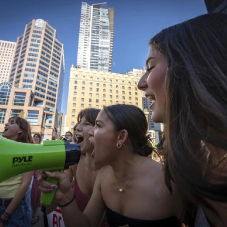 Imagen relacionada de protestas mundiales exigen el fin de los combustibles fosiles