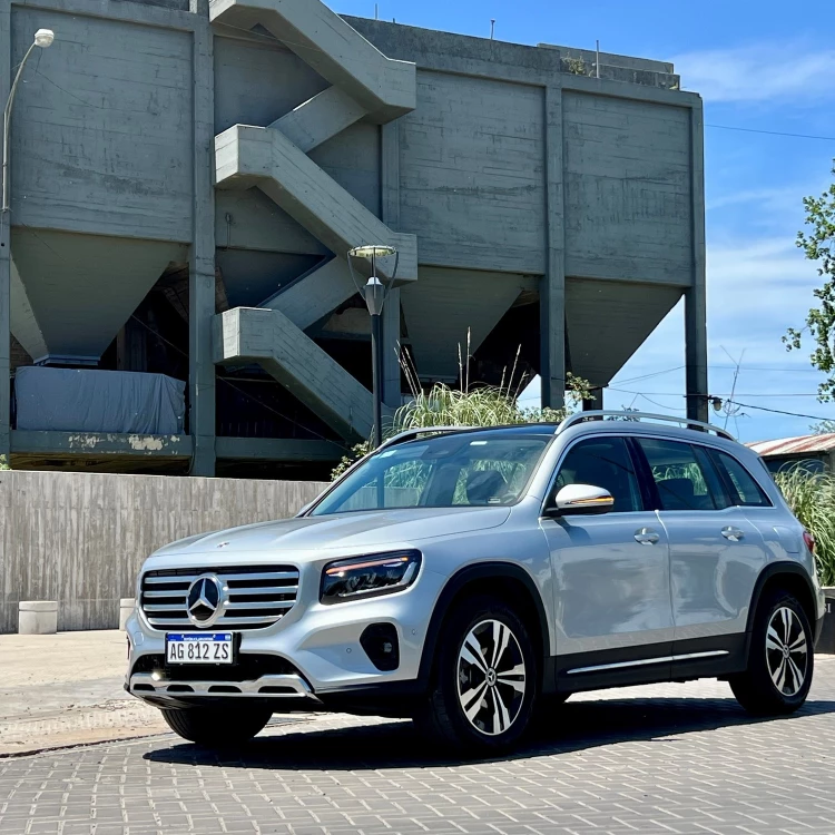 Imagen relacionada de mercedes benz glb 2024 familia estilo