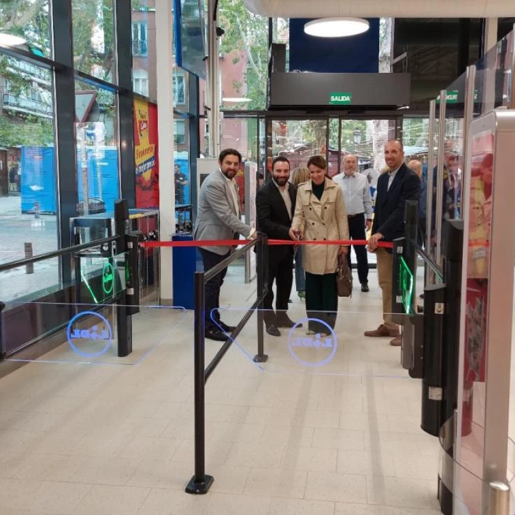 Imagen relacionada de inauguracion nuevo establecimiento lidl madrid