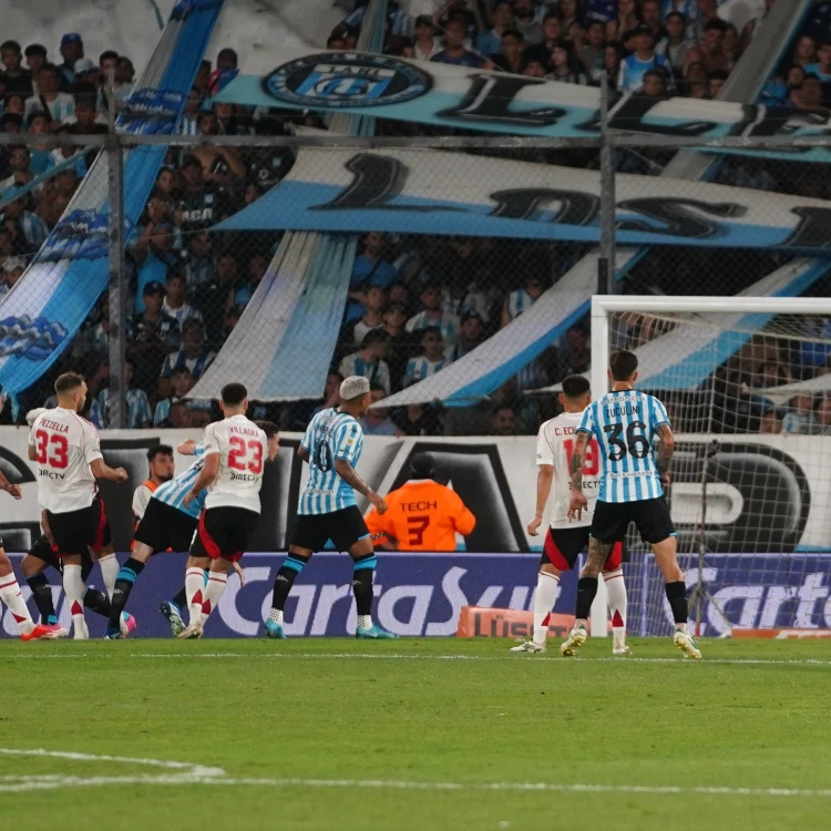 Imagen relacionada de racing celebra copa sudamericana river sufre