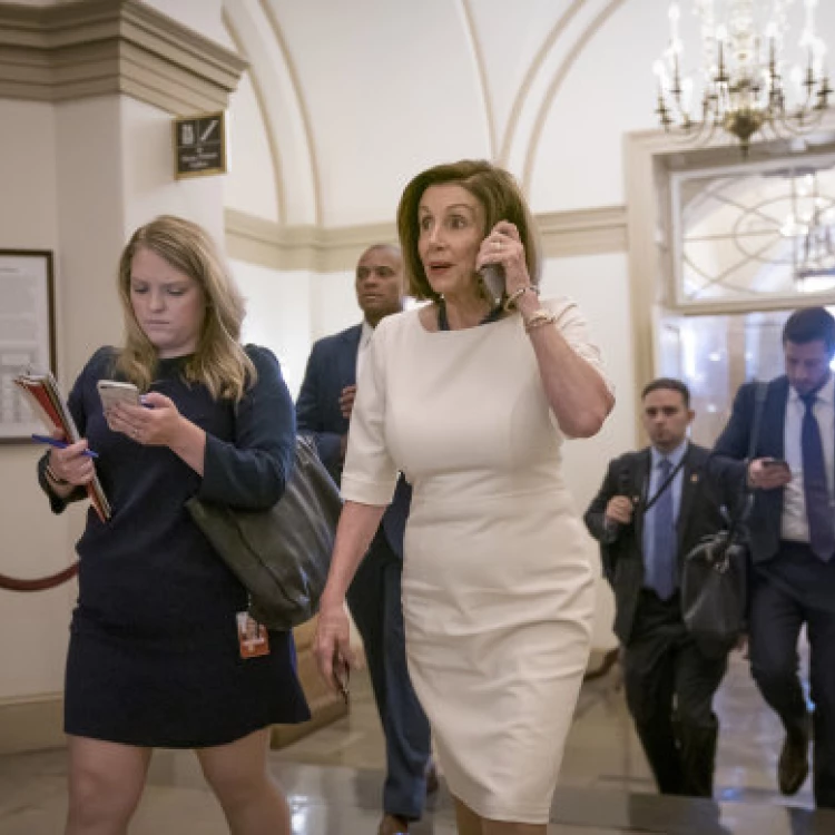 Imagen relacionada de nancy pelosi cirugia cadera alemania