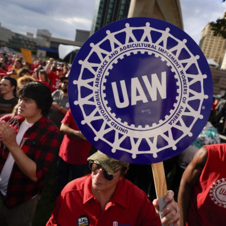 Imagen relacionada de huelga trabajadores automotrices detroit amenaza industria automovil