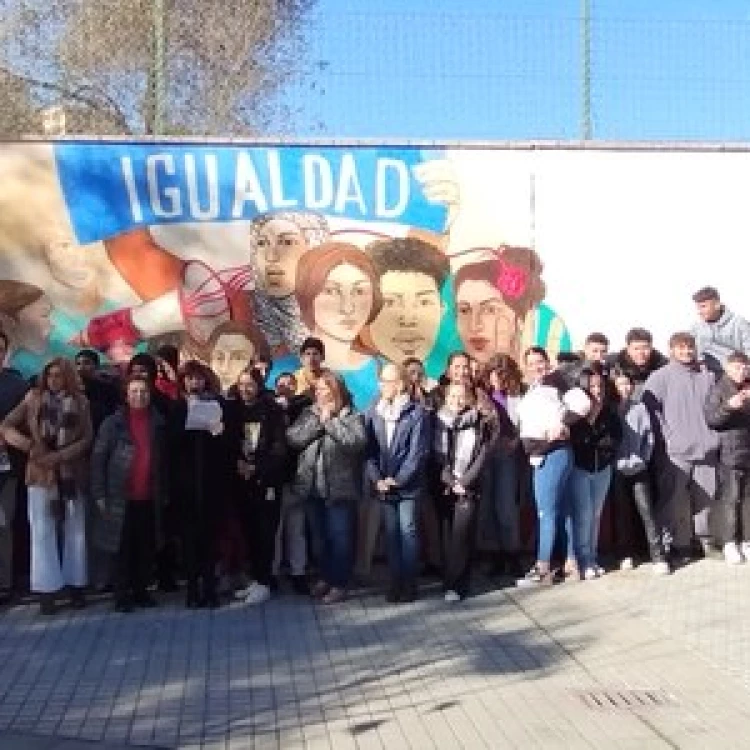 Imagen relacionada de mural igualdad sevilla