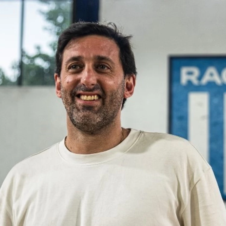 Imagen relacionada de diego milito presidencia racing desafios