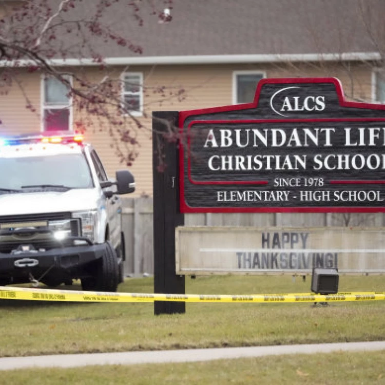 Imagen relacionada de tragedia escuela wisconsin adolescente fuego