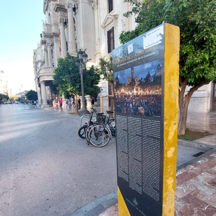 Imagen relacionada de retirada monolito valencia