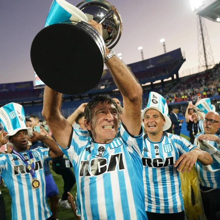 Imagen relacionada de gustavo costas continuara racing 2025