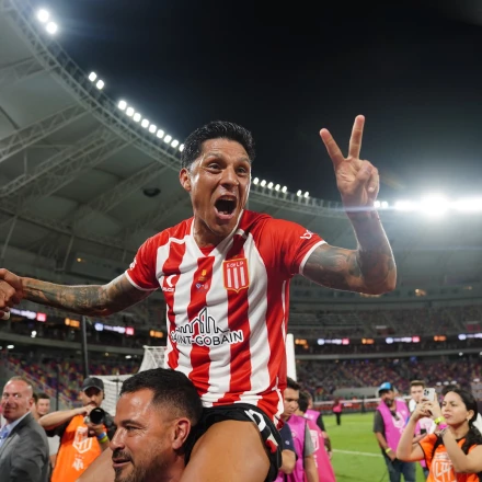 Imagen relacionada de enzo perez despedida estudiantes