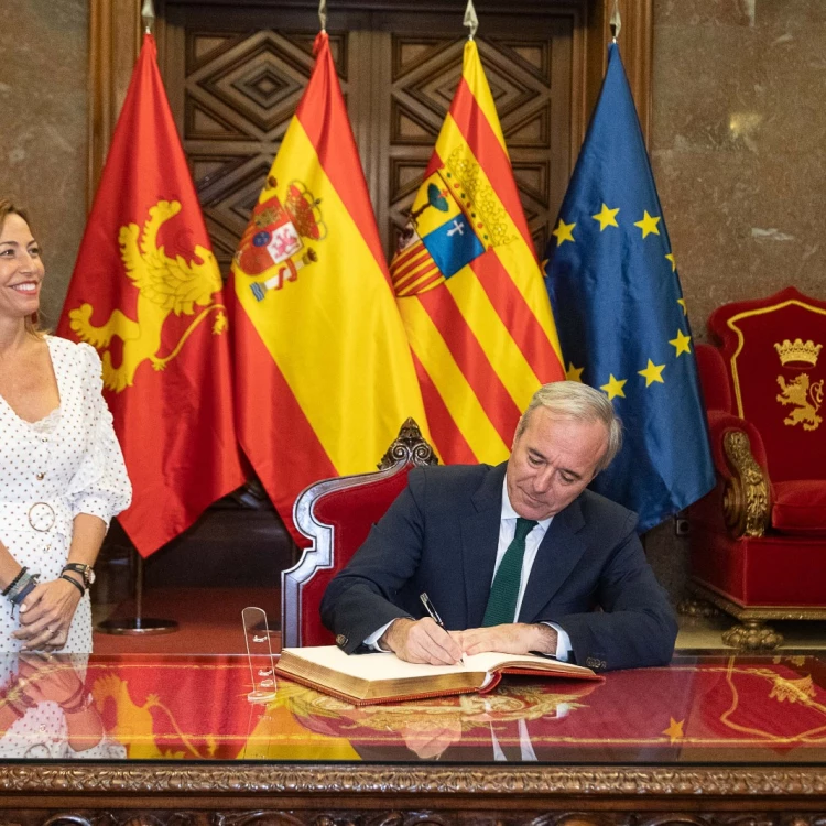 Imagen relacionada de reunion presidente aragon alcaldesa zaragoza