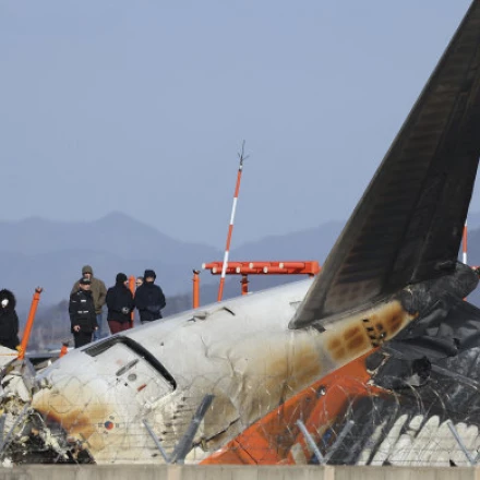 Imagen relacionada de sobrevivientes accidente aereo corea