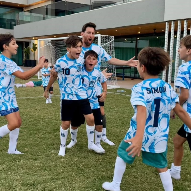 Imagen relacionada de lionel messi celebracion familiar 2025