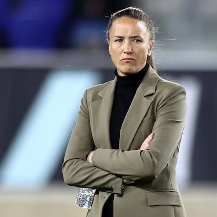 Imagen relacionada de casey stoney entrenadora canada futbol femenino