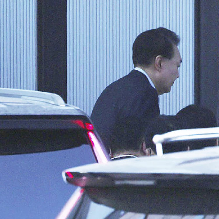 Imagen relacionada de arresto expresidente yoon suk yeol crisis politica corea sur