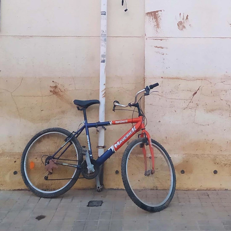 Imagen relacionada de entregadas bicicletas vecinos inundaciones