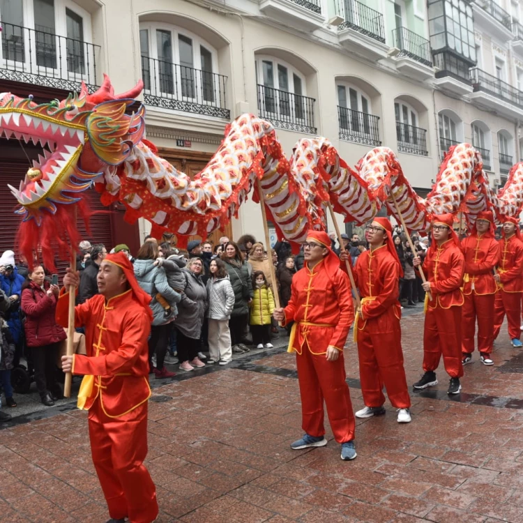 Imagen relacionada de zaragoza celebra ano serpiente madera desfile