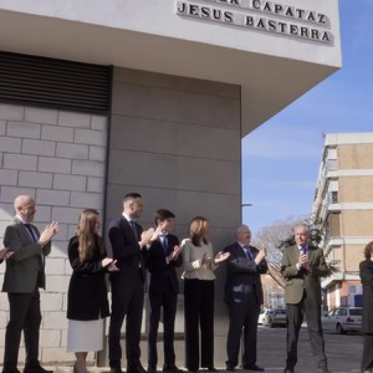 Imagen relacionada de inauguracion plaza jesus basterra sevilla