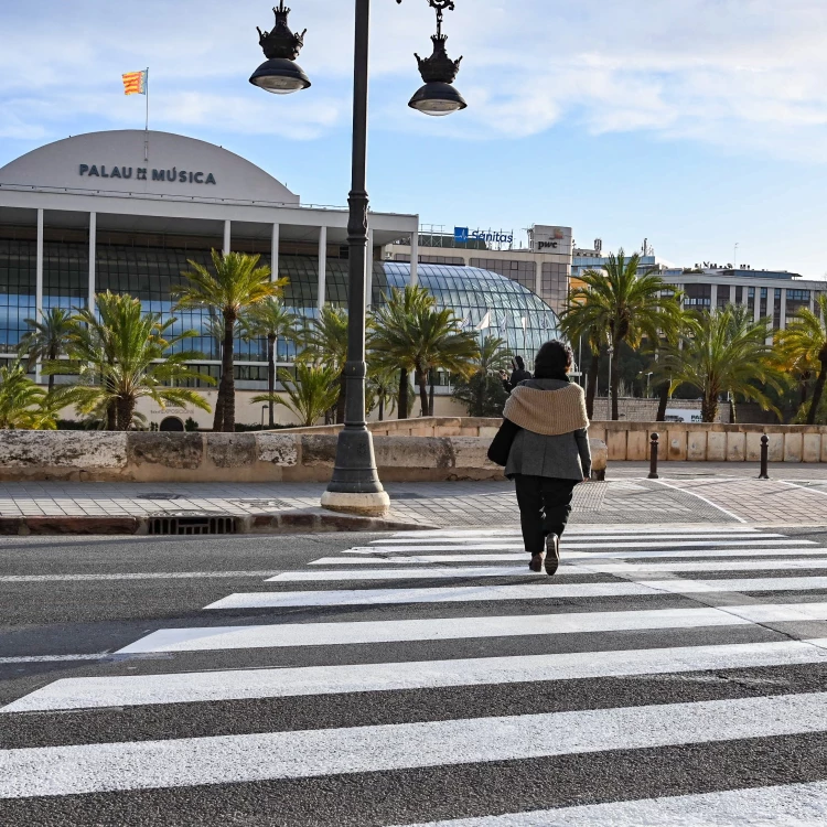 Imagen relacionada de valencia mejora movilidad urbana pasos peatonales