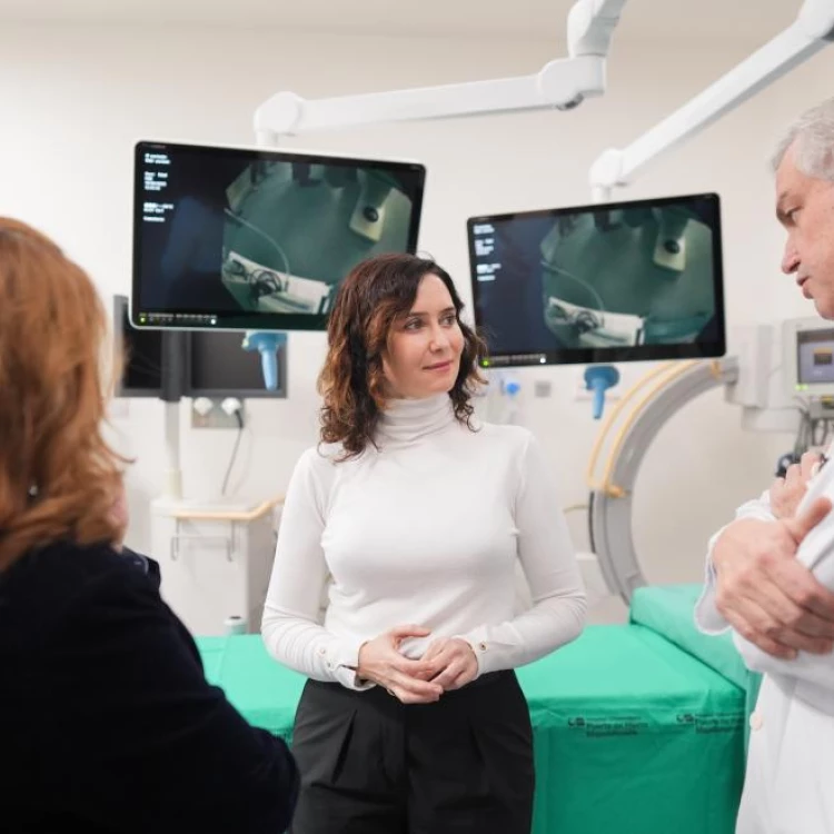 Imagen relacionada de inauguracion unidad endoscopia hospital puerta hierro majadahonda