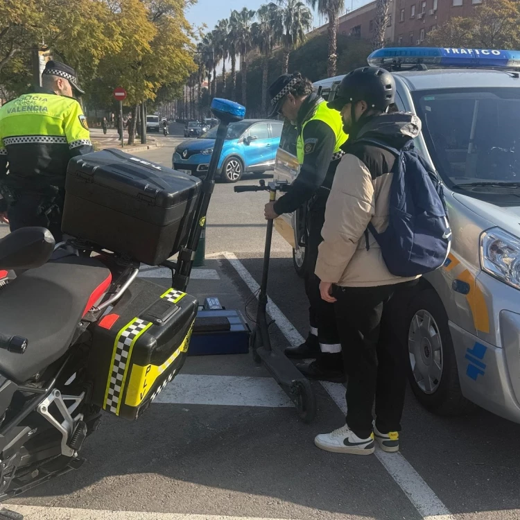 Imagen relacionada de valencia campana seguridad patinetes bicicletas