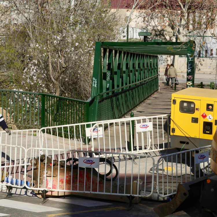 Imagen relacionada de corte pasarela cambios trafico recuperacion rio huerva