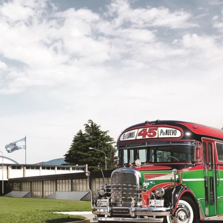 Imagen relacionada de cambio manos industria automotriz mercedes benz argentina