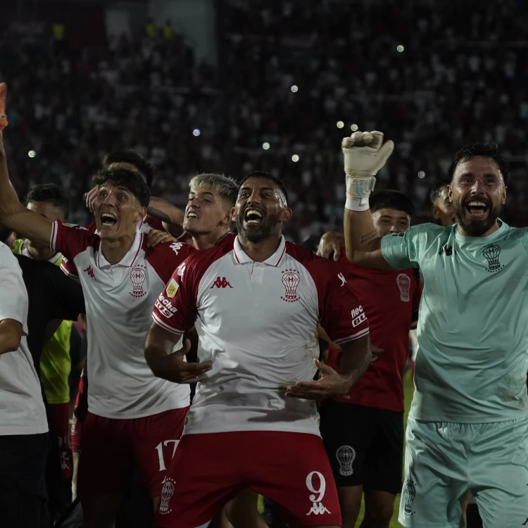 Imagen relacionada de san lorenzo cede punta apertura derrota huracan