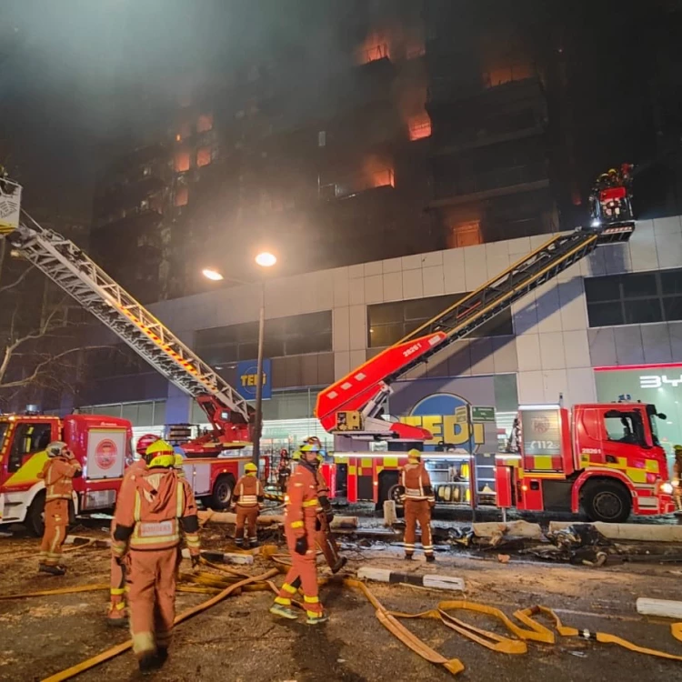 Imagen relacionada de valencia reconoce 64 entidades incendio campanar