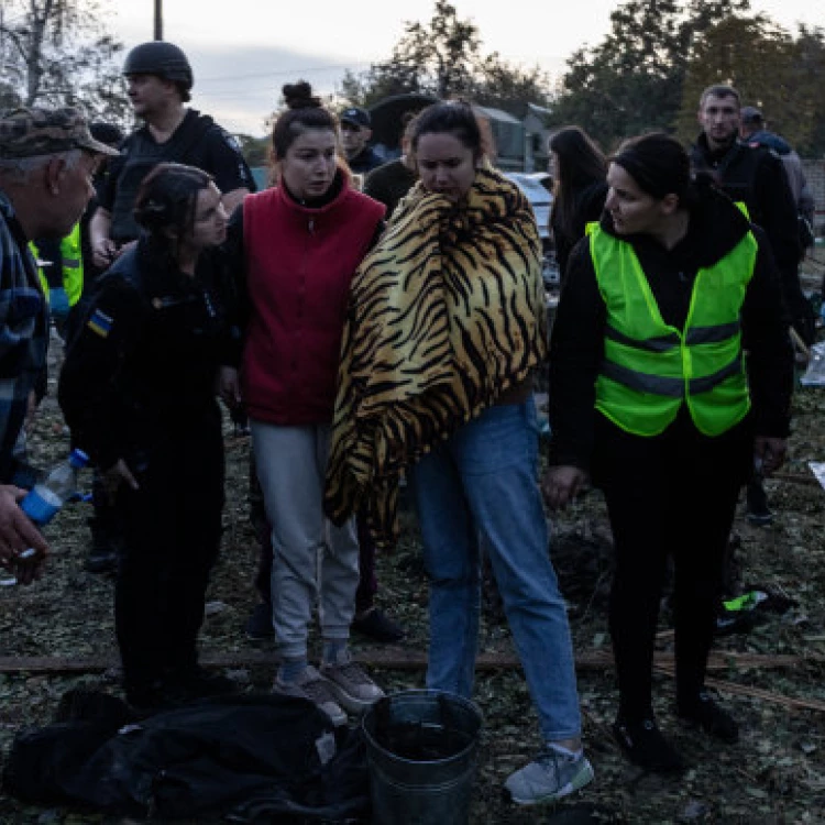 Imagen relacionada de tragedia ucrania misil ruso cafe supermercado muertos