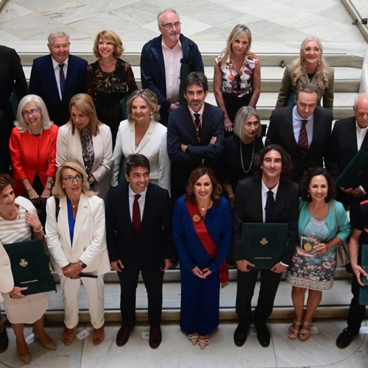 Imagen relacionada de valencia premia ciudadanos entidades