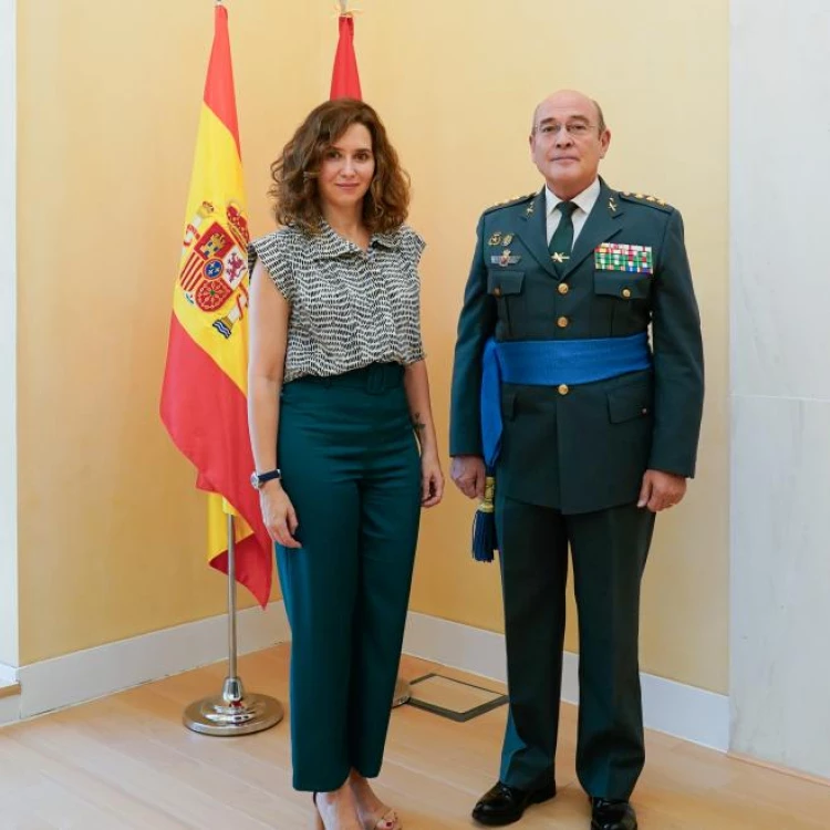 Imagen relacionada de presidenta madrid reunion guardia civil armada