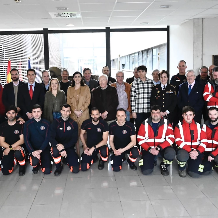 Imagen relacionada de homenaje bomberos santander