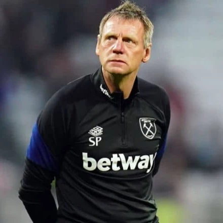 Imagen relacionada de homenaje stuart pearce hospitalizacion