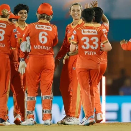 Imagen relacionada de gujarat giants luchan a pesar de la derrota ante mumbai indians en la wpl 2025