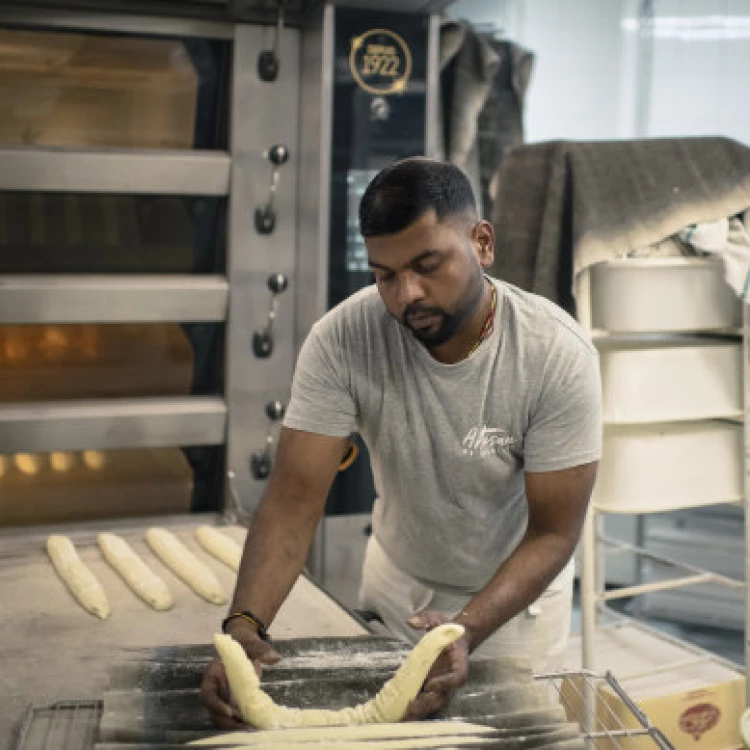 Imagen relacionada de inmigrante srilanques gana premio baguette francesa