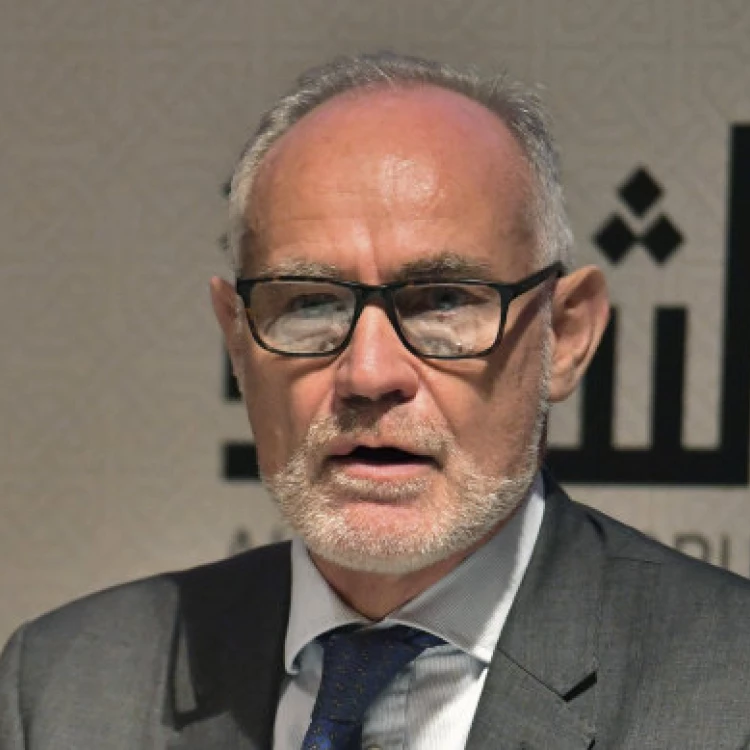 Imagen relacionada de mp britanico crispin blunt confirma arresto violacion