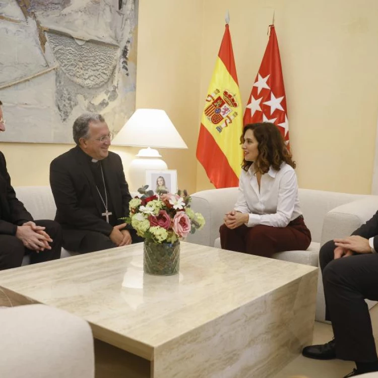 Imagen relacionada de reunion presidenta comunidad madrid obispo getafe