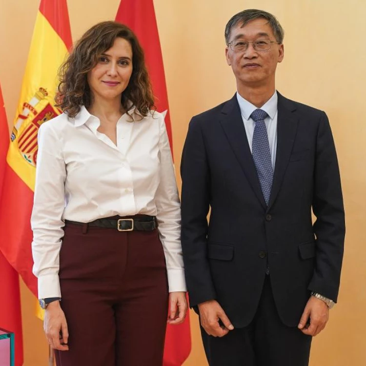 Imagen relacionada de reunion presidenta comunidad madrid embajador china