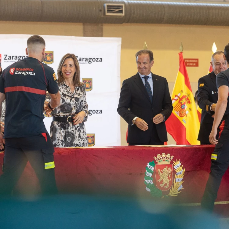 Imagen relacionada de entrega de diplomas nueva promocion bomberos zaragoza