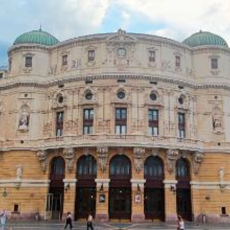 Imagen relacionada de teatro arriaga medalla oro