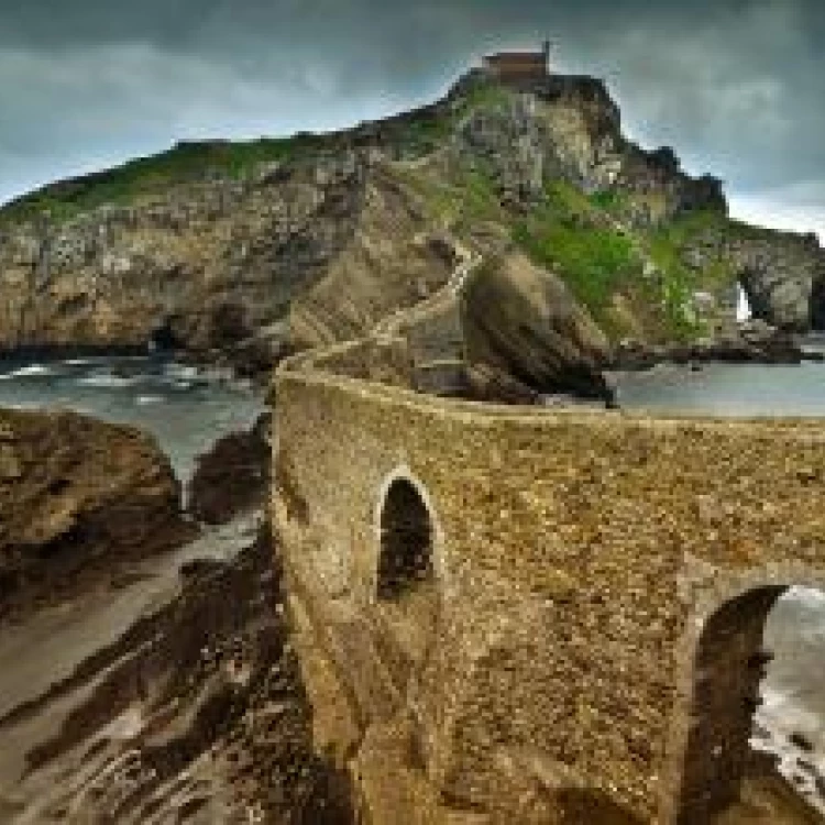 Imagen relacionada de acceso a san juan de gaztelugatxe cerrado temporalmente