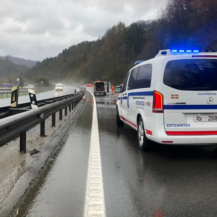 Imagen relacionada de accidente en euskadi deja heridos y corta la circulacion en dos vias