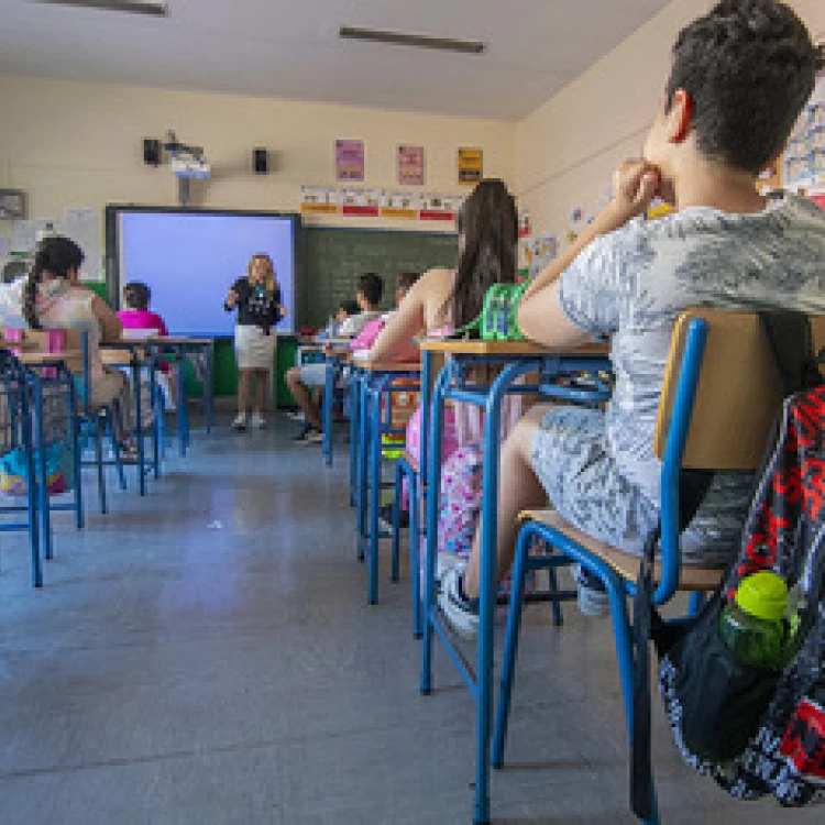 Imagen relacionada de aprobadas plazas personal tecnico integracion social andalucia