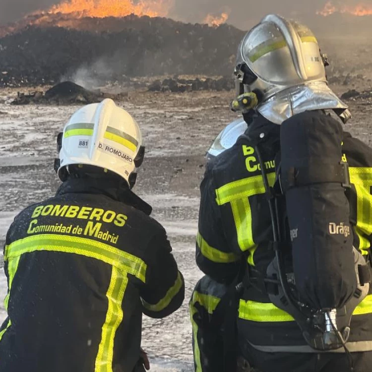 Imagen relacionada de nuevos uniformes bomberos