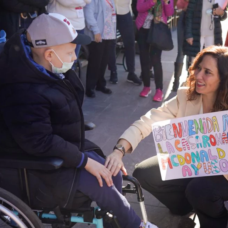 Imagen relacionada de visita presidenta madrid casa ronald mcdonald