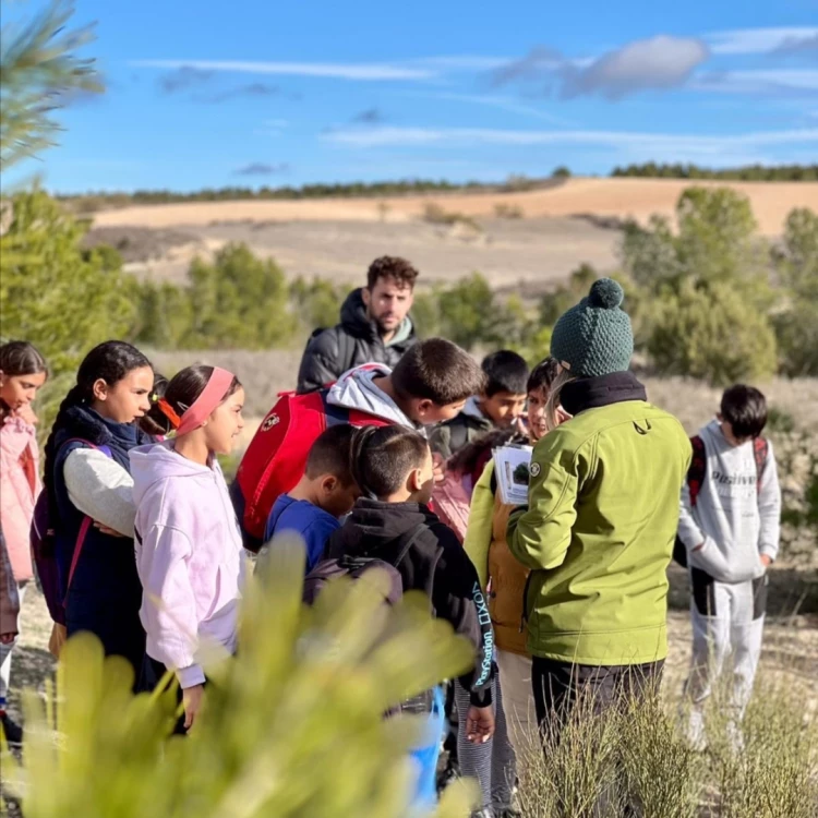 Imagen relacionada de alumnos zaragoza plantacion bosque zaragozanos