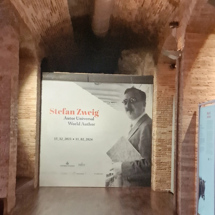 Imagen relacionada de exposicion stefan zweig autor universal