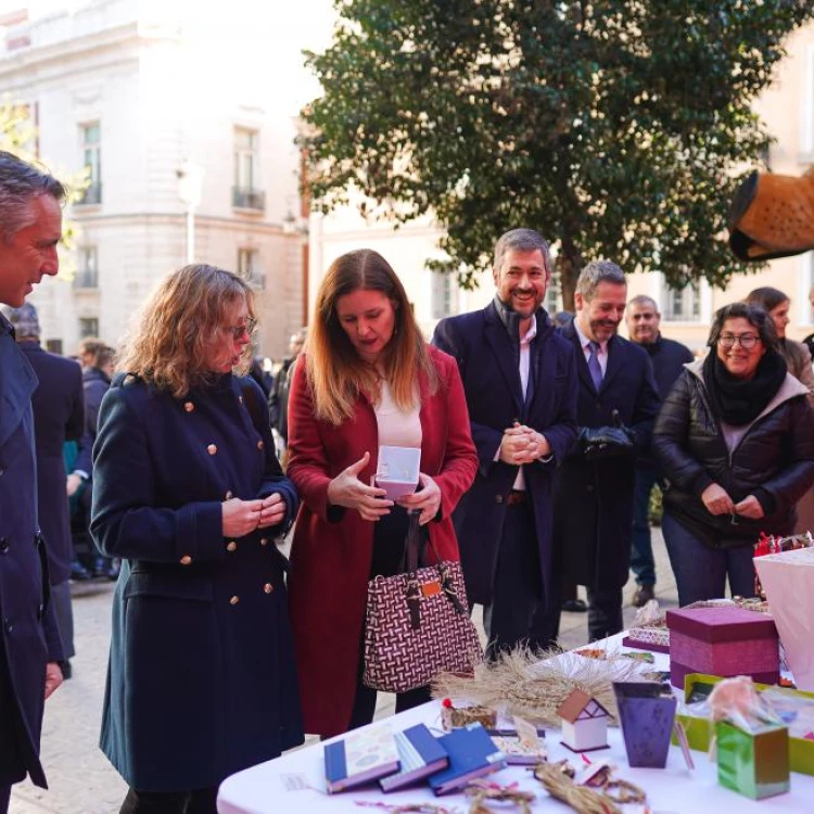 Imagen relacionada de inaugurado mercadillo navideno madrid productos solidarios