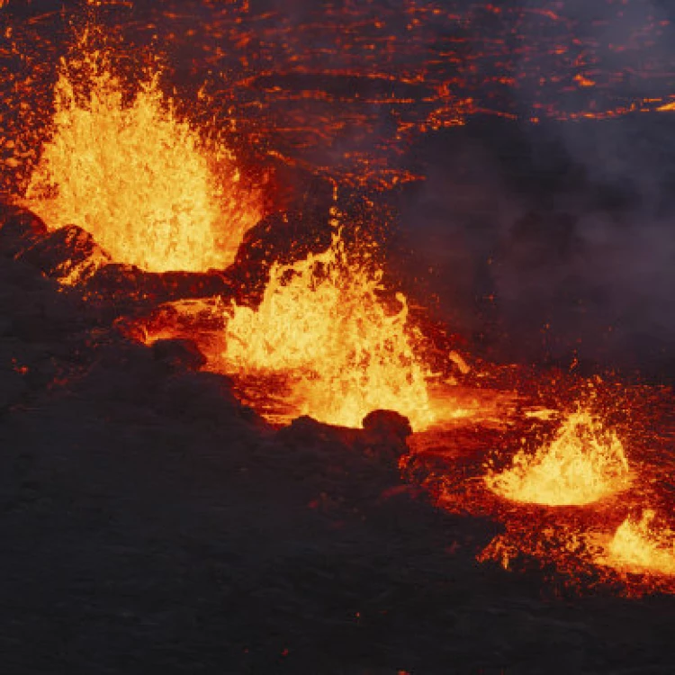 Imagen relacionada de erupcion volcanica islandia